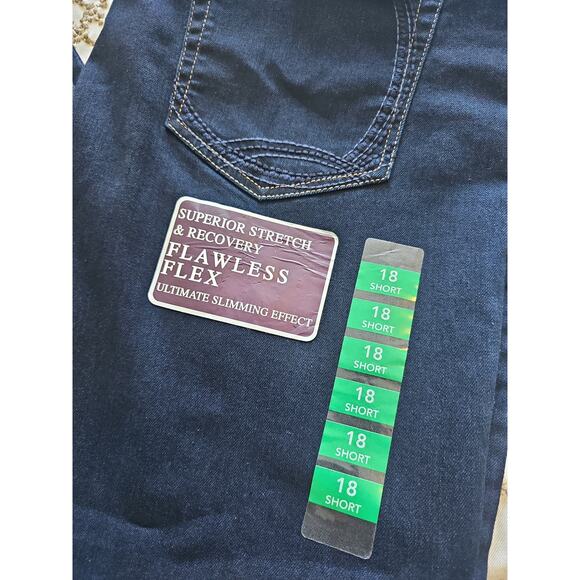 NWT Gloria Vanderbilt Slim Leg Jeans Womens 18 Short Amanda 2.0 Slimming - Picture 10 of 11